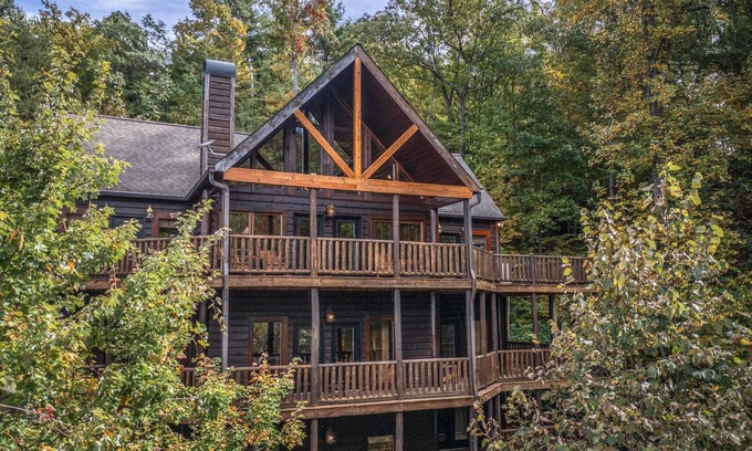 Wears Valley Cabin | Secluded 6 BDR Cabin w/Game Room & Theater – Minutes from Smoky Mountain Park!