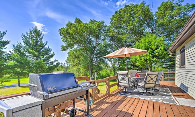 Friendship House | Secluded Arkdale Retreat: 10 Acres w/ Deck!