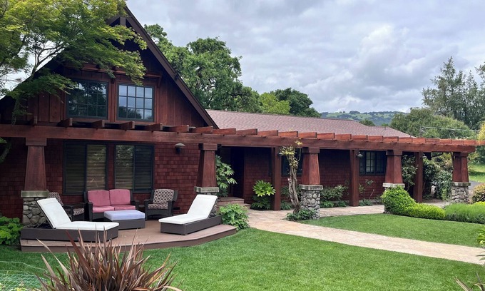 Sonoma House | Secluded Arts and Crafts Wine Country Estate