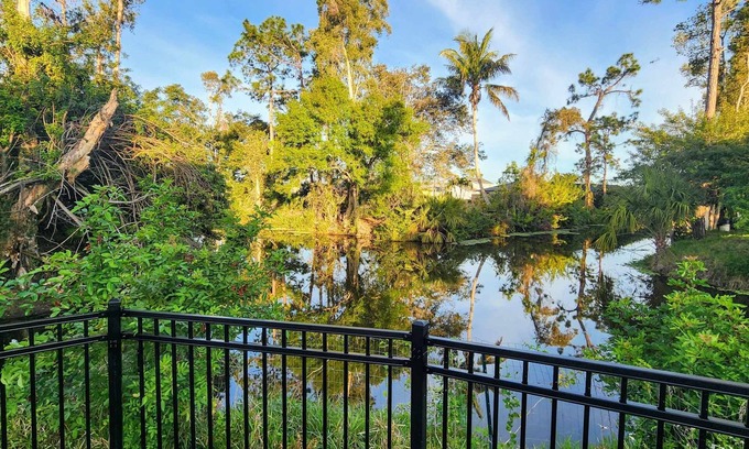 San Carlos Park House | Secluded Backyard w/Pool & HotTub. Sleeps up to 10. Centrally located. 3bed2b