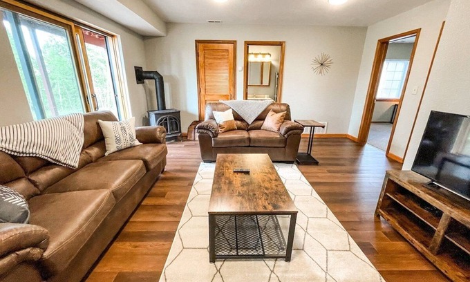 Florissant House | Secluded Cabin | fishing/hiking/relaxing/fireplace