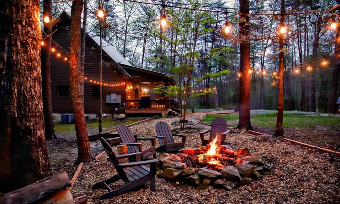Mentone Cabin | Secluded Cabin | Games, Fire Pit, Hot Tub, Pet OK