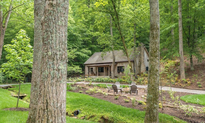 Ashley Oaks Cabin | Secluded Cabin in the Woods Close to It All