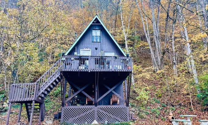 Eidson Cabin | Secluded cabin on the Clinch river, kayaks & canoes available! Sleeps 6. WIFI.