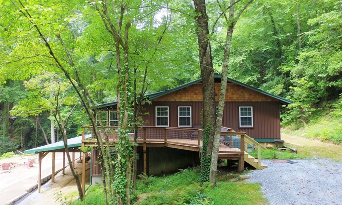 Sunset House | Secluded cabin surrounded by mountains, waterfalls, wildlife, and 50,000 acres