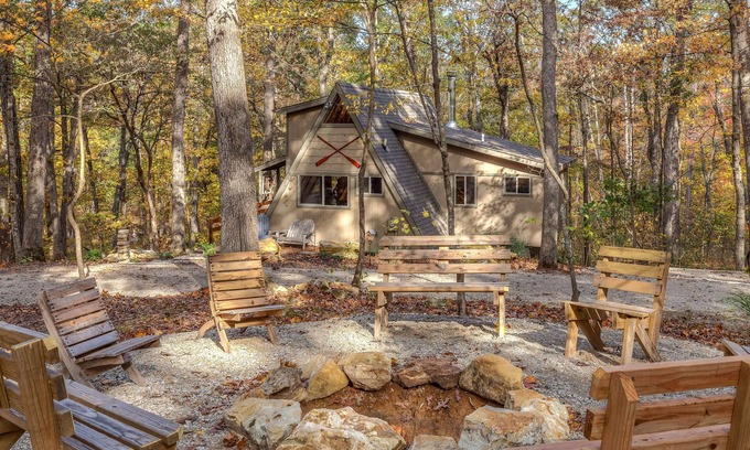 Innsbrook Ski Chalet | Secluded & Charming Lake Access Woodland Chalet by Sarah Bernard