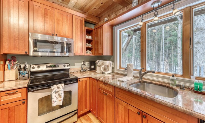 Wilmington House | Secluded dog-friendly home with wood-burning fireplace, WiFi & forest views