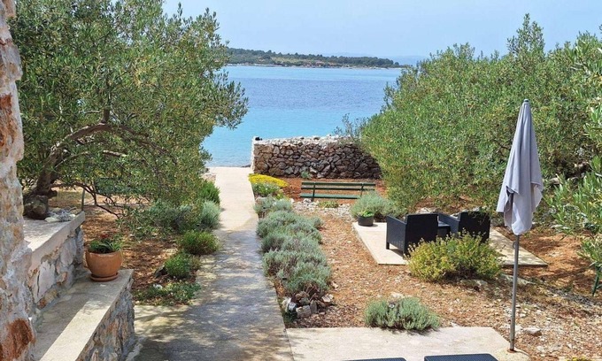 Tkon House | Secluded fisherman's cottage Cove Druce, Pašman (K-23356)