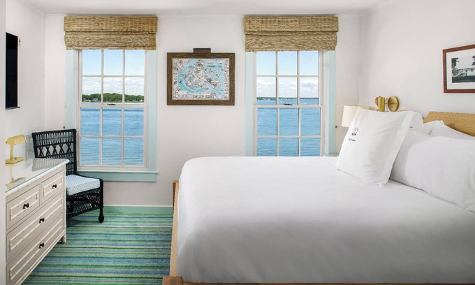 Shelter Island Heights House | Secluded Hideaway in 2 Waterview Rooms! Outdoor Pool, Bicycles & Stunning Views