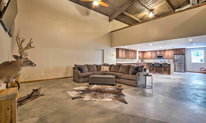 Yantis House | Secluded Home w/Gas Grill, 3 Mi to Boating!