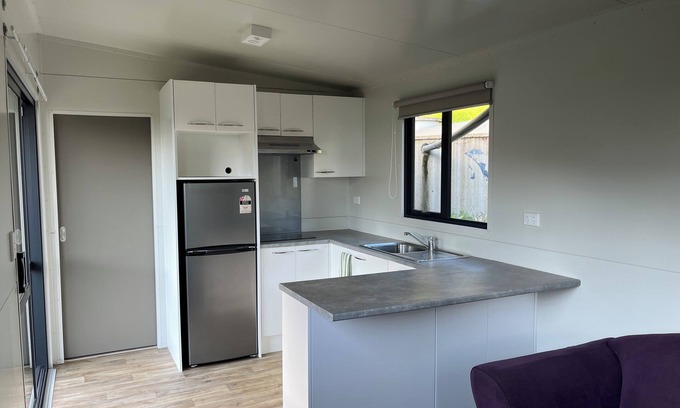 Tamaterau Cabin | Secluded in the hills with mature trees and a peak view of the harbour