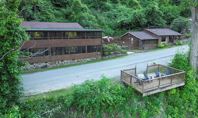 Elkins Cabin | Secluded Lodge w/grill + Free Coffee and Tea
