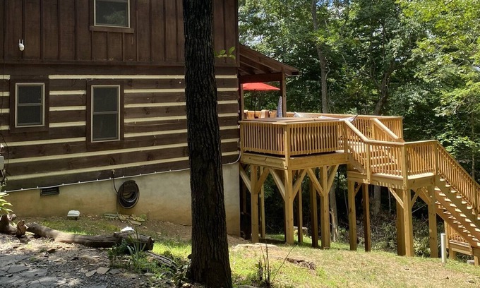 Jefferson Cabin | Secluded Log Cabin+Hot Tub+New River+Grill