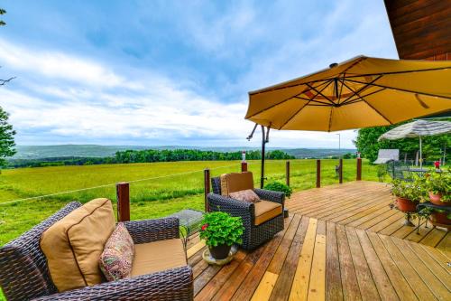 Oxford House | Secluded Oxford Cabin on 75 Acres Sunset Views!