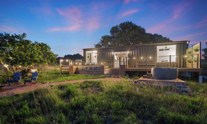 Fredericksburg Cabin | Secluded Soulcation 6 Acres + Private Hot Tub Under the Stars