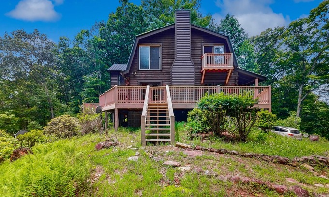 Topton House | Secluded & spacious lake-view home with huge primary suite & amazing location