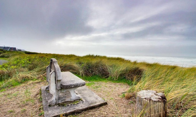 Rockaway Beach House | Second Tide - Oceanview Cottage