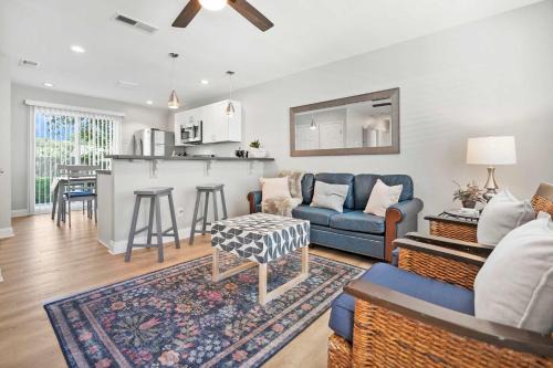 St. Augustine House | Secret Cottage 10 min to DT Dogs OK BBQ Parking