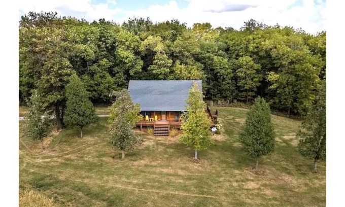 Guthrie County Cabin | Seeley Creek Cabin Getaway and Hunting Lodge
