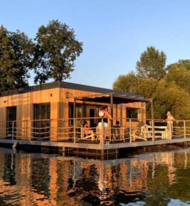 Vaux-sur-Seine House | SeineHouse - Maison flottante (HouseBoat) - Séjour magique sur l'eau