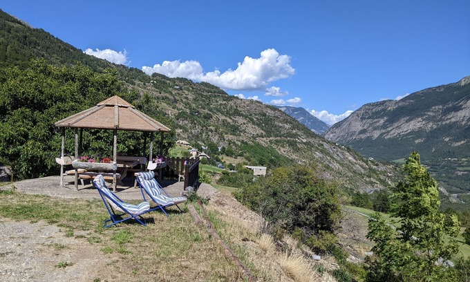 Chateauroux-les-Alpes House | Self-catering cottage with exceptional view