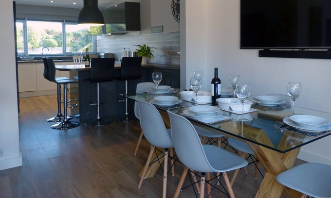 South Hayling House | Self catering holiday accommodation 130 yards from the beach - sleeping up to 6