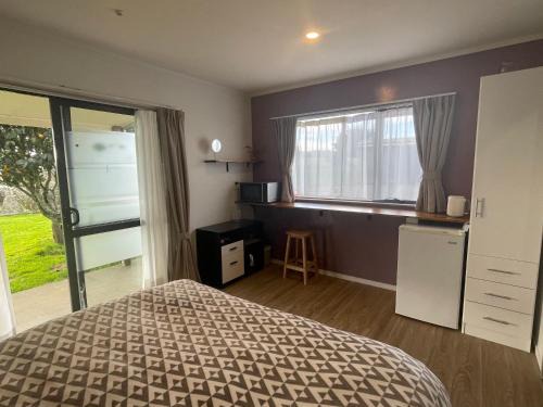 Te Miro House | Self check-in sleepout with bathroom