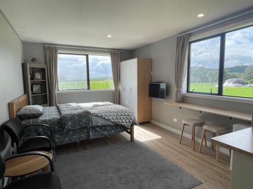 Te Miro House | Self check-in studio with bathroom
