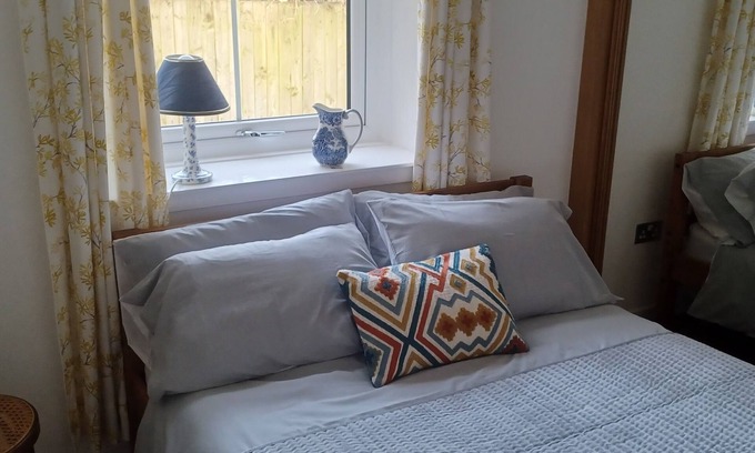 North West Apartment | Self-contained annex close to all transport links in Glasgow's West End