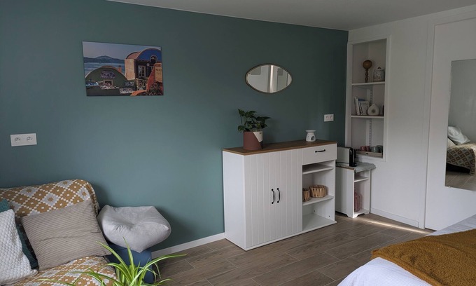 Conde-sur-Vesgre Bed & Breakfast | Self-contained room in the countryside