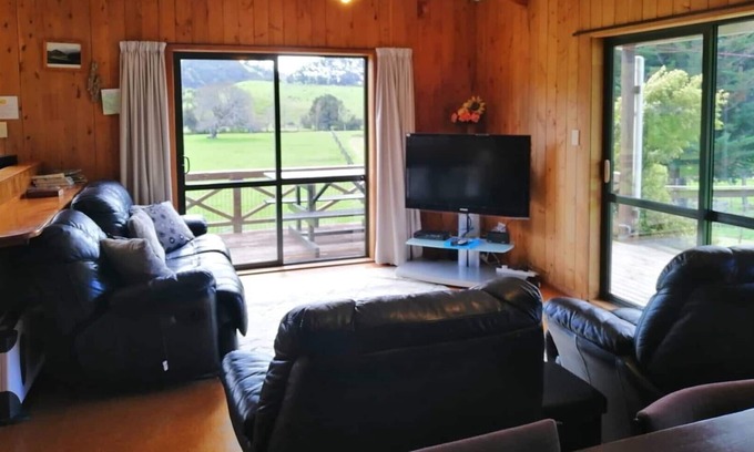 Colville House | Self Contained House @ White Star Station Colville