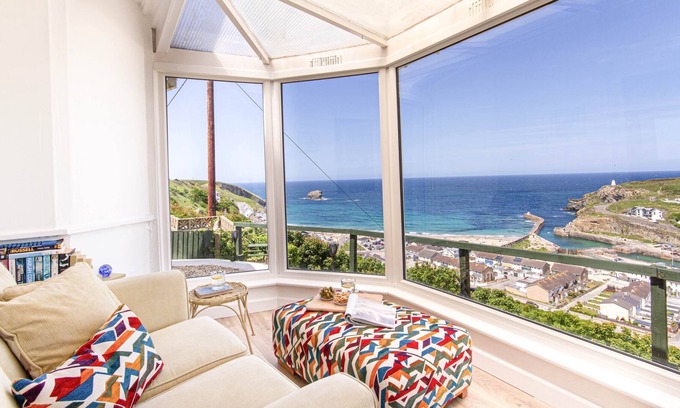 Portreath House | Self-contained property in Portreath with panoramic sea views - private entrance