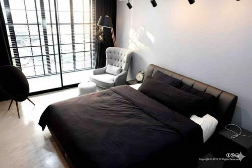 Samre Villa | SelfCheckIn TownHome in Charoen Nakhorn 60 near BTS Iconsiam Asiatique and Chaophraya River Maximum 4 Guests