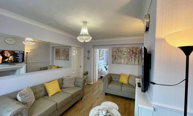 Rushmoor District House | Semi Detached House in Aldershot