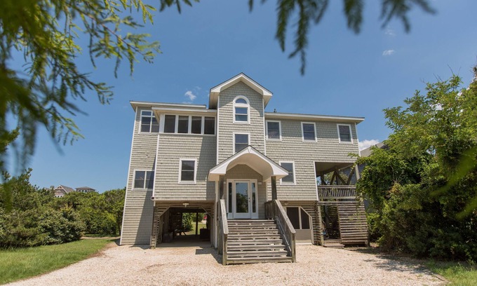 Duck House | Semi Oceanfront-100 FT to ocean, 4 King Suites, Hot Tub - EV Charger - Duck