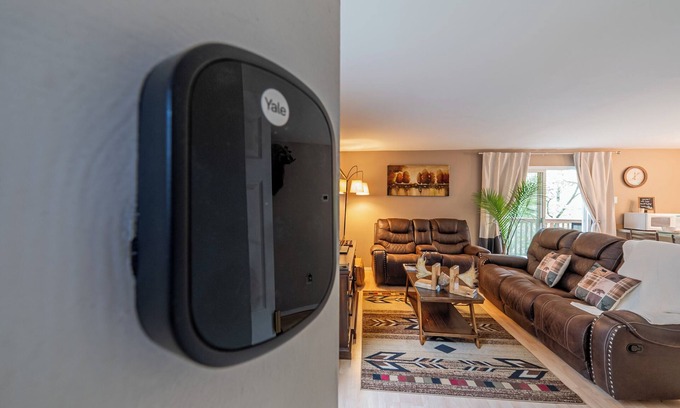 Northeast Anchorage Condo | Semi-Secluded Lodge Style: King Bed, Garage, Laundry, WiFi