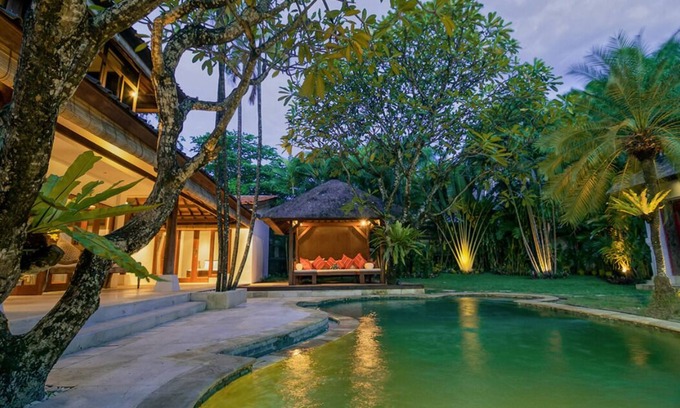 Dyanapura Villa | SEMINYAK 7 BEDROOM/9 BEDS, GREAT VALUE
