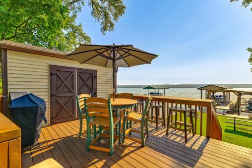 Town of Torrey House | Seneca Lake House Private Dock and Fire Pit!