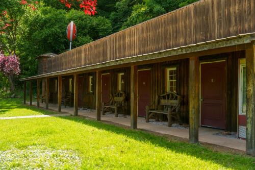 Seneca Rocks Hotel | Seneca Pines Lodge