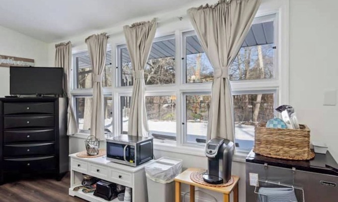 Oakhurst Apartment | Separate Entrance-Private 2 bd/4 beds/1 full bath