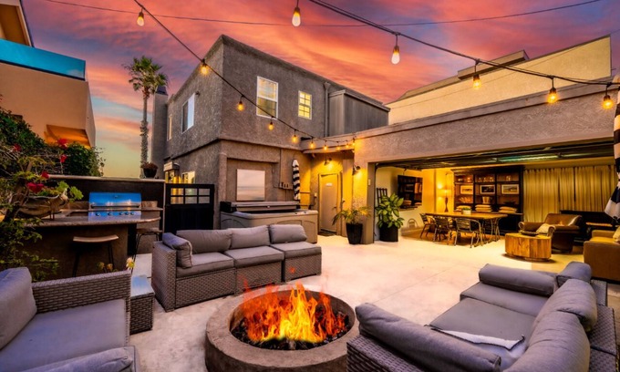 Hollywood House | Sept Special Wkdays Steps To Sand, Private Hot Tub