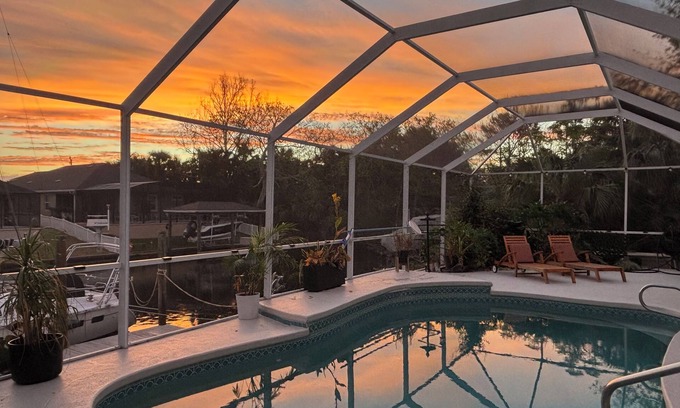 Palm Harbor House | Sept Specials 20% OFF Weekly - Pet Friendly Lux Waterfront,Pool,Outdoor Kitchen