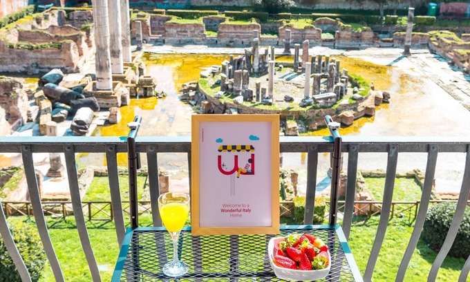 Pozzuoli Bed & Breakfast | Serapide's Temple Room by Wonderful Italy