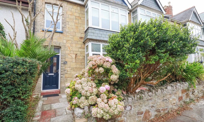 Newquay City Centre Cottage | SERENDIB COTTAGE, pet friendly, country holiday cottage in Newquay