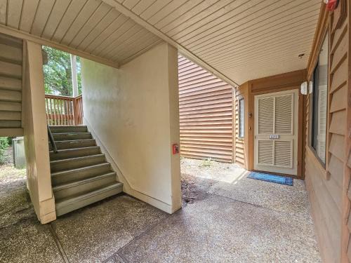 Arcadian Shores Cabin | Serene 2 bed, 2 bath lodge, with amenities, 101AC lodge