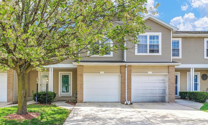 Champaign House | Serene 3-bedroom townhouse with water view