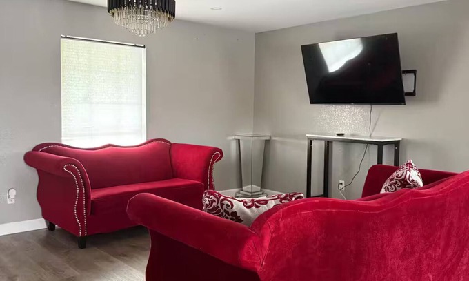 Edgebrook House | Serene 5-bedroom house with AC in vibrant Houston