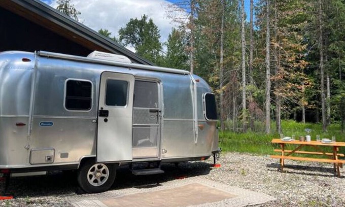 Sandpoint House | Serene Airstream 1/1 with Fire Pit