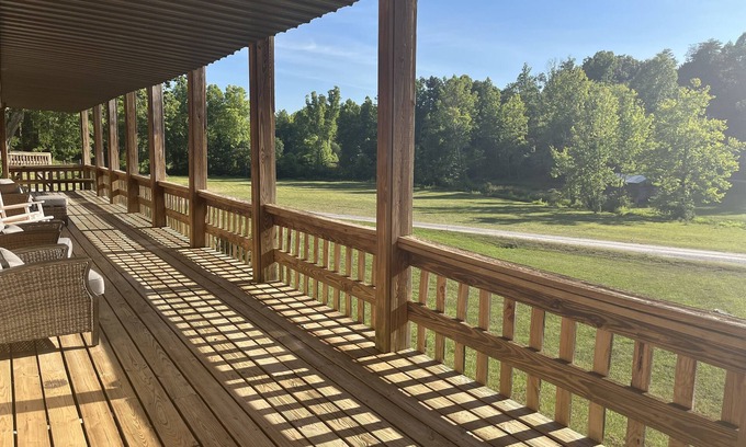 Clinton Apartment | Serene apartment, conveniently located in the country