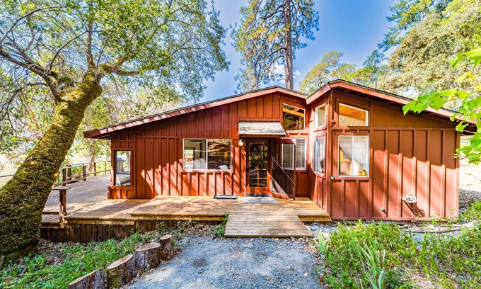 Salyer House | Serene cabin with large deck, woodstoves & trail to river beach - dog-friendly
